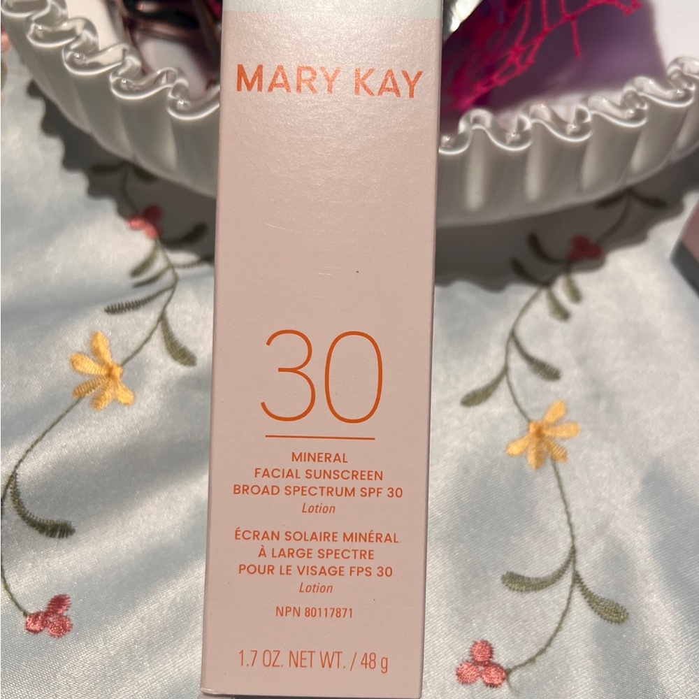 Mary Kay Mineral Facial Sunscreen SPF 30 - Orange